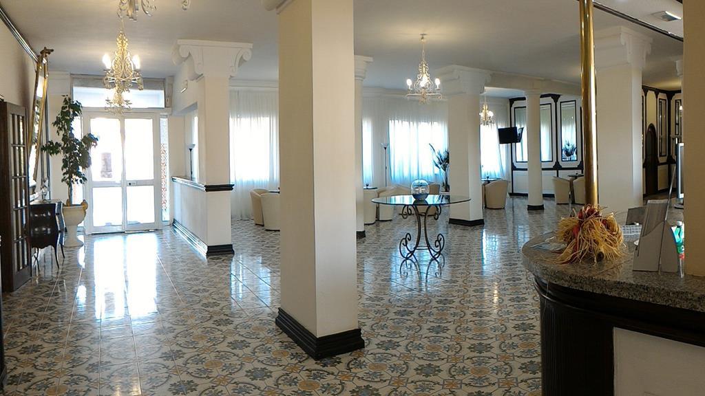 International Resort Mondragone Buitenkant foto