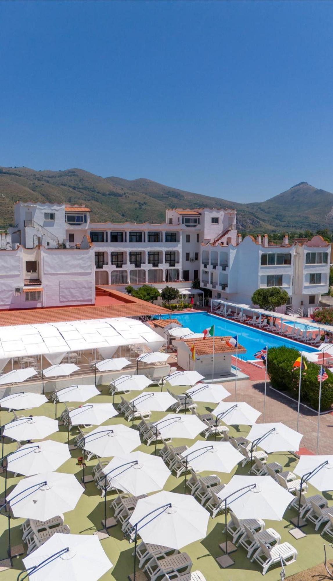 International Resort Mondragone Buitenkant foto