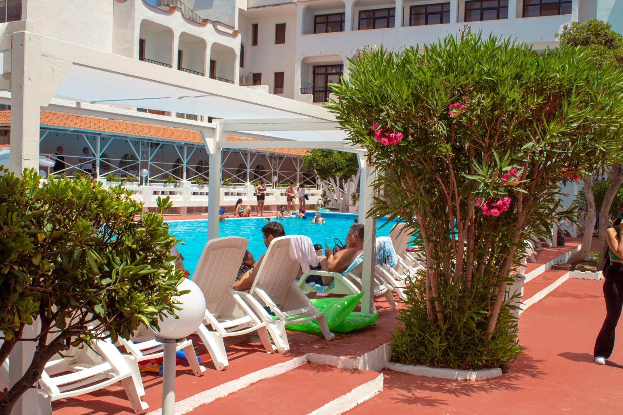 International Resort Mondragone Buitenkant foto