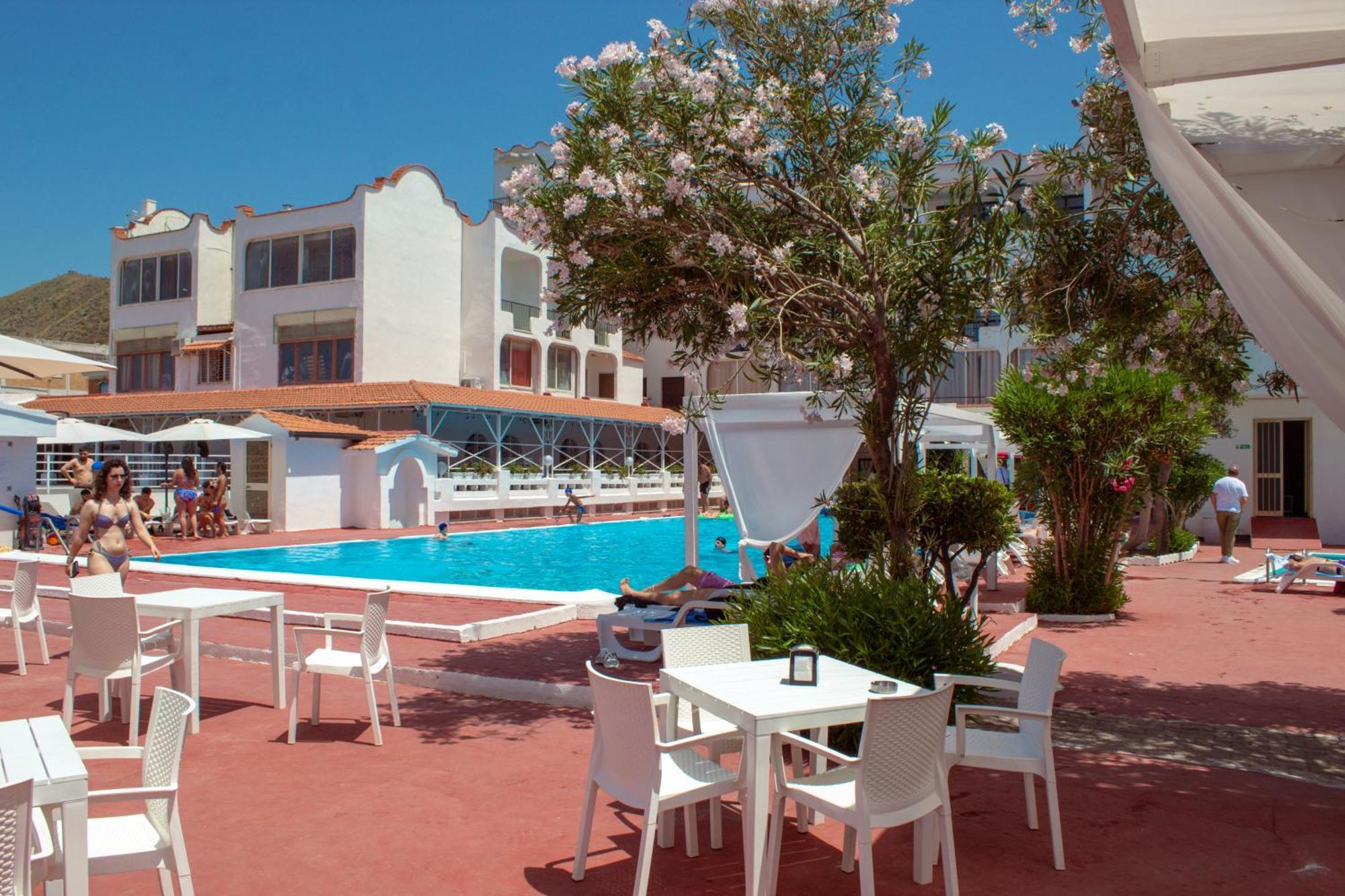 International Resort Mondragone Buitenkant foto